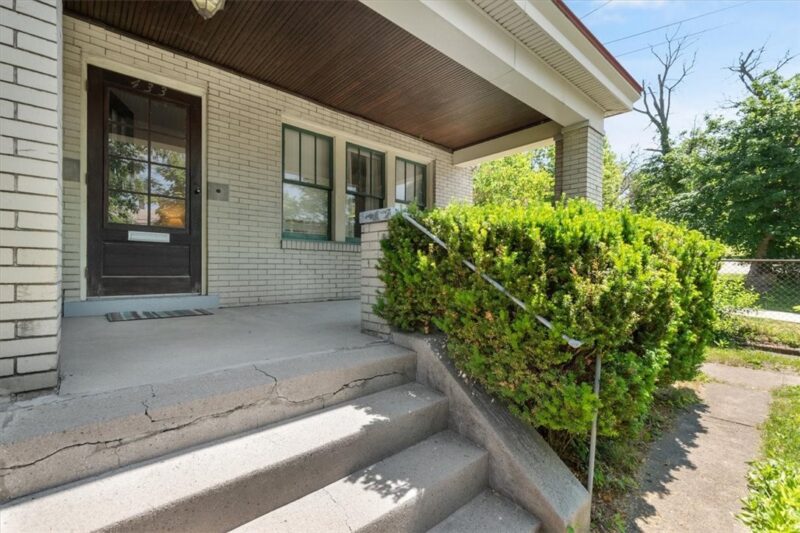 431 Bailey Ave — photo 3