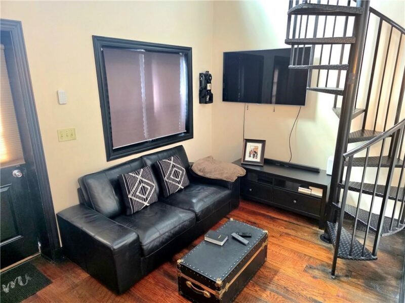 604 Middle St — photo 4