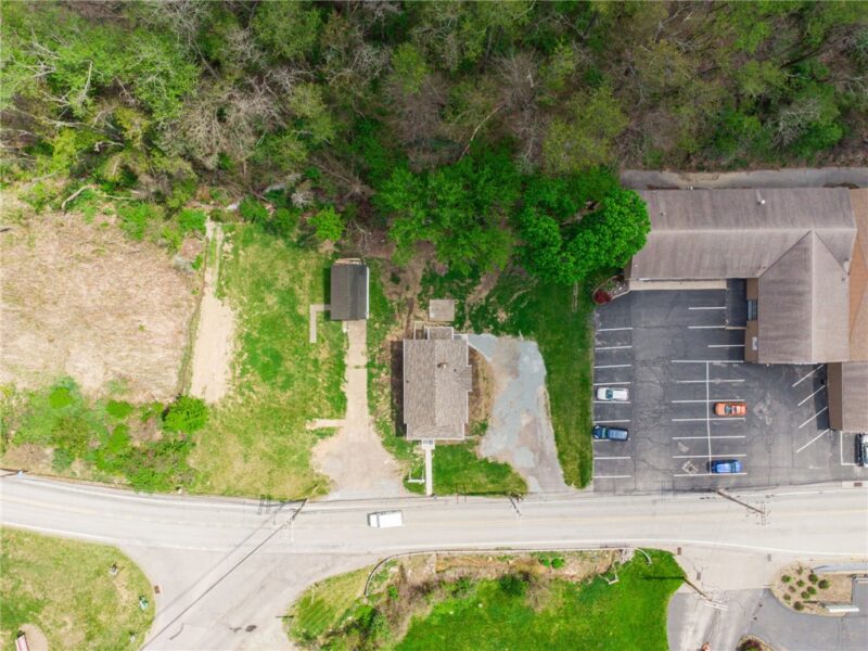 592 & 594 McMichael Rd — photo 3