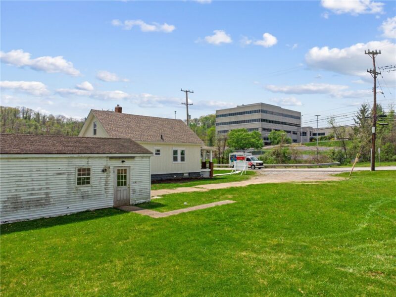 592 & 594 McMichael Rd — photo 7