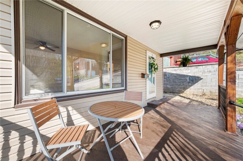 529 Windsor Ave — photo 4