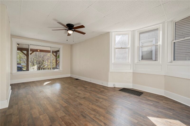 529 Windsor Ave — photo 6
