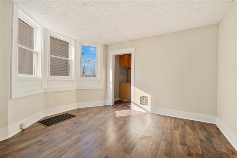 529 Windsor Ave — photo 8