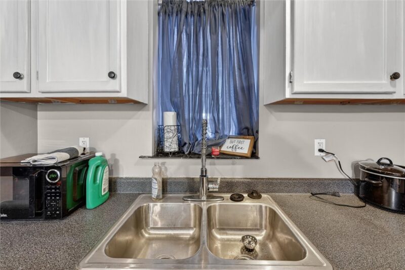 3819 Winterburn Ave — photo 8