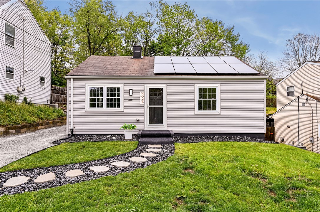 305 Victoria Drive — photo 1