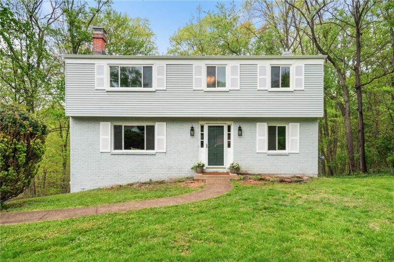 111 Greyfriar Dr — photo 2