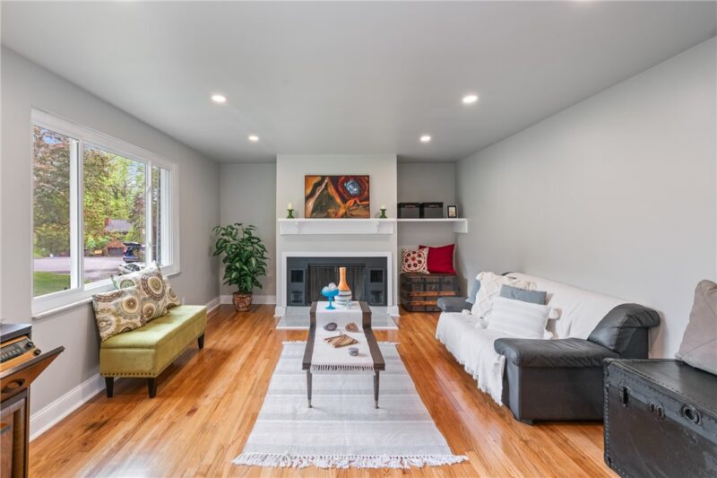 111 Greyfriar Dr — photo 3