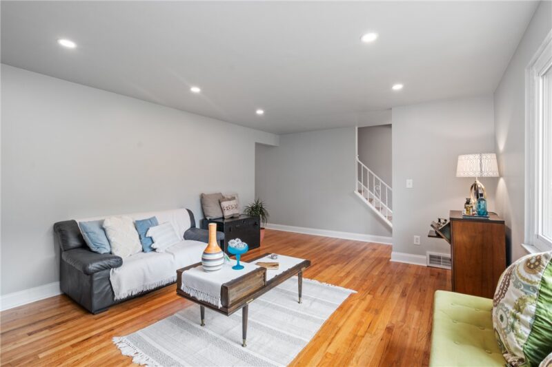 111 Greyfriar Dr — photo 4