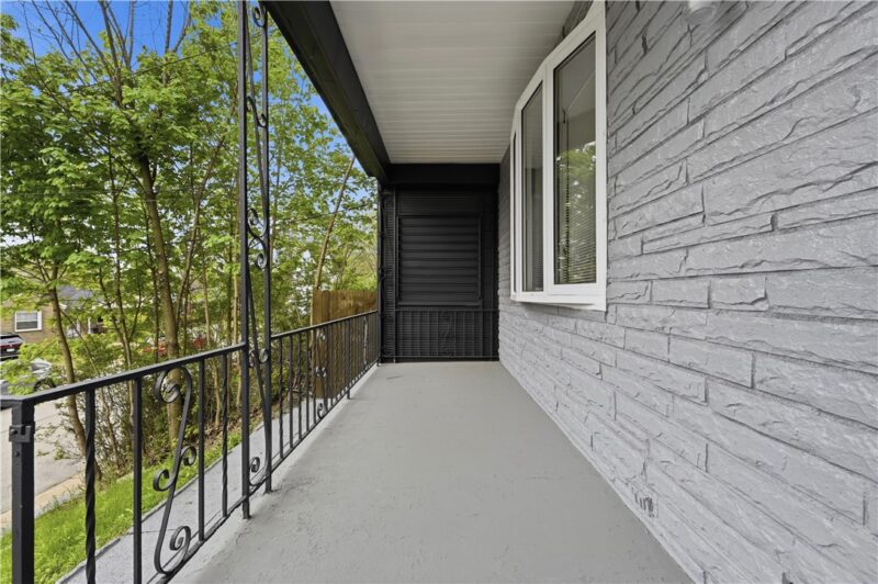 312 W Burgess — photo 4