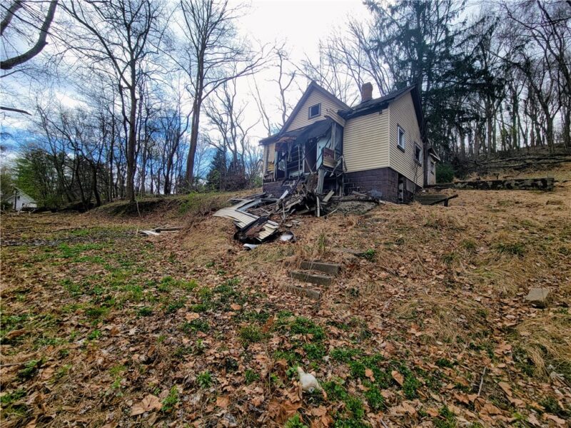 3867 Leslie Ave — photo 2