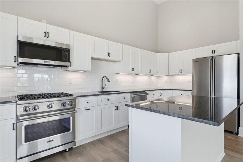 3809 Liberty Ave 401 — photo 2