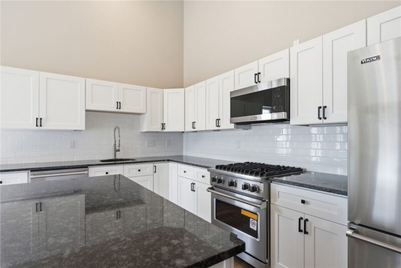 3809 Liberty Ave 403 — photo 2