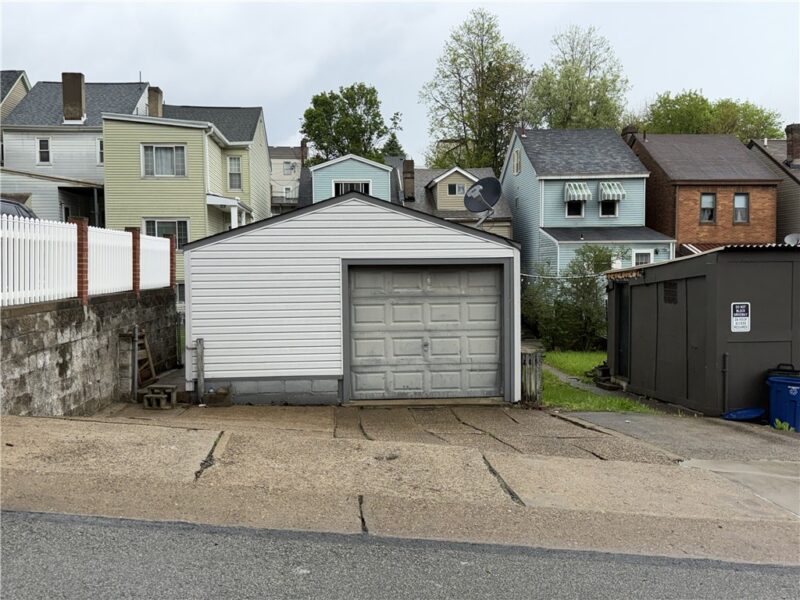 2420 Patterson St — photo 3