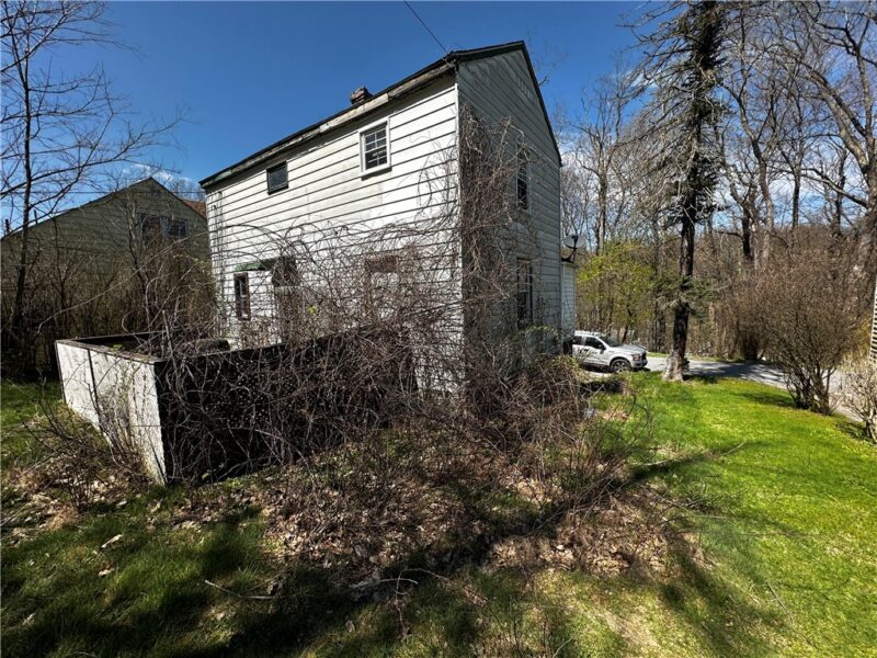 471 Edward Street — photo 2