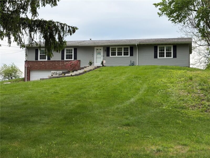 107 W Hillcrest Rd — photo 2
