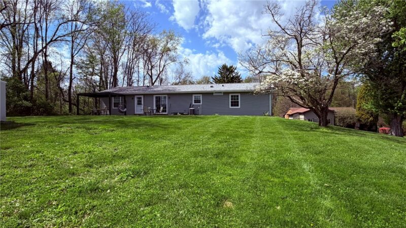 107 W Hillcrest Rd — photo 4