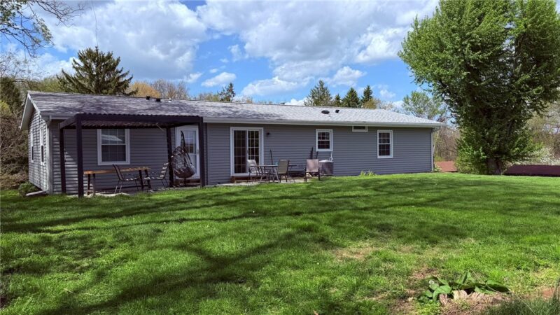107 W Hillcrest Rd — photo 5