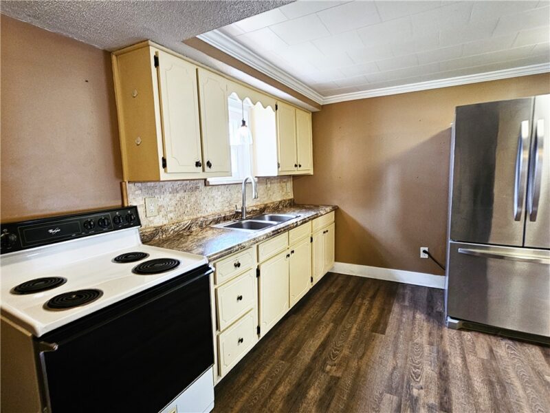 10 Eggers Ave — photo 2