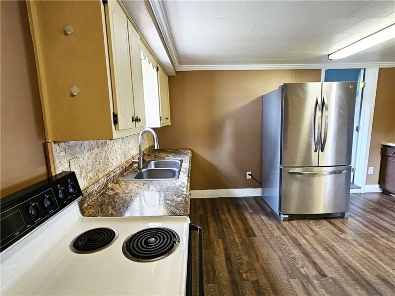 10 Eggers Ave — photo 3