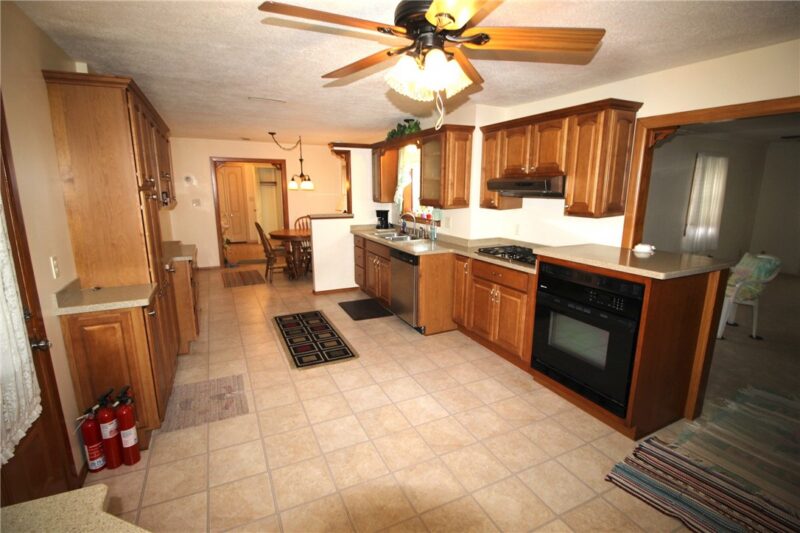 409 Avalon Dr — photo 2