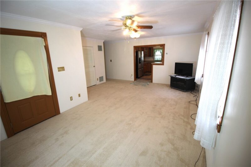 409 Avalon Dr — photo 8