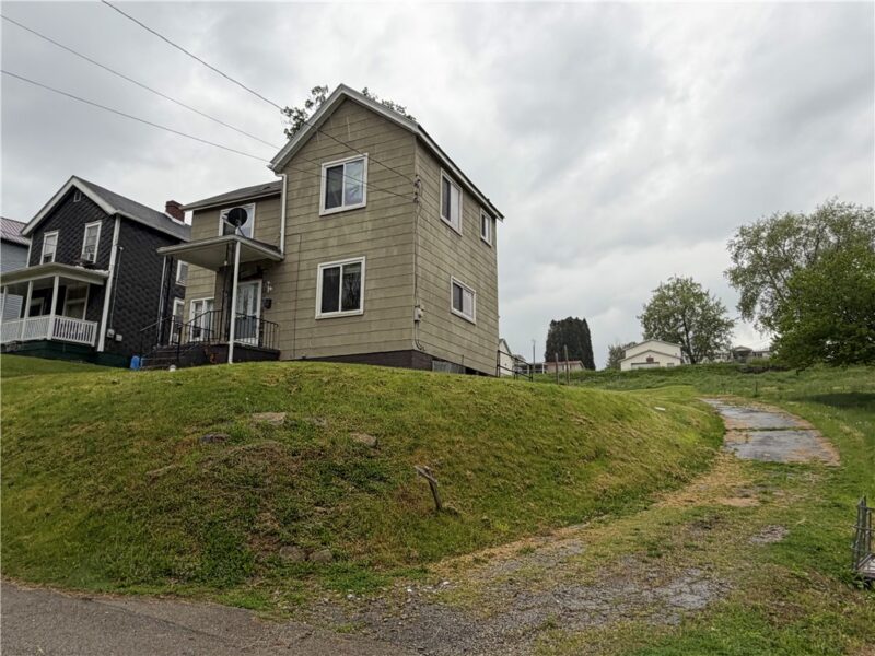 907 Woodlawn Ave — photo 2