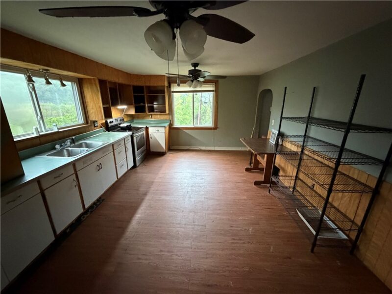 907 Woodlawn Ave — photo 4