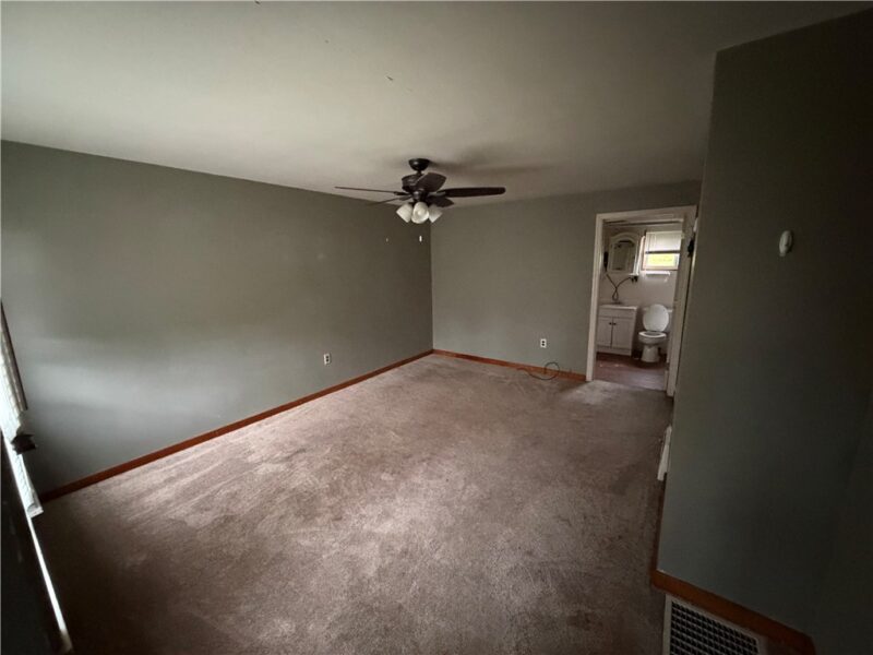907 Woodlawn Ave — photo 6