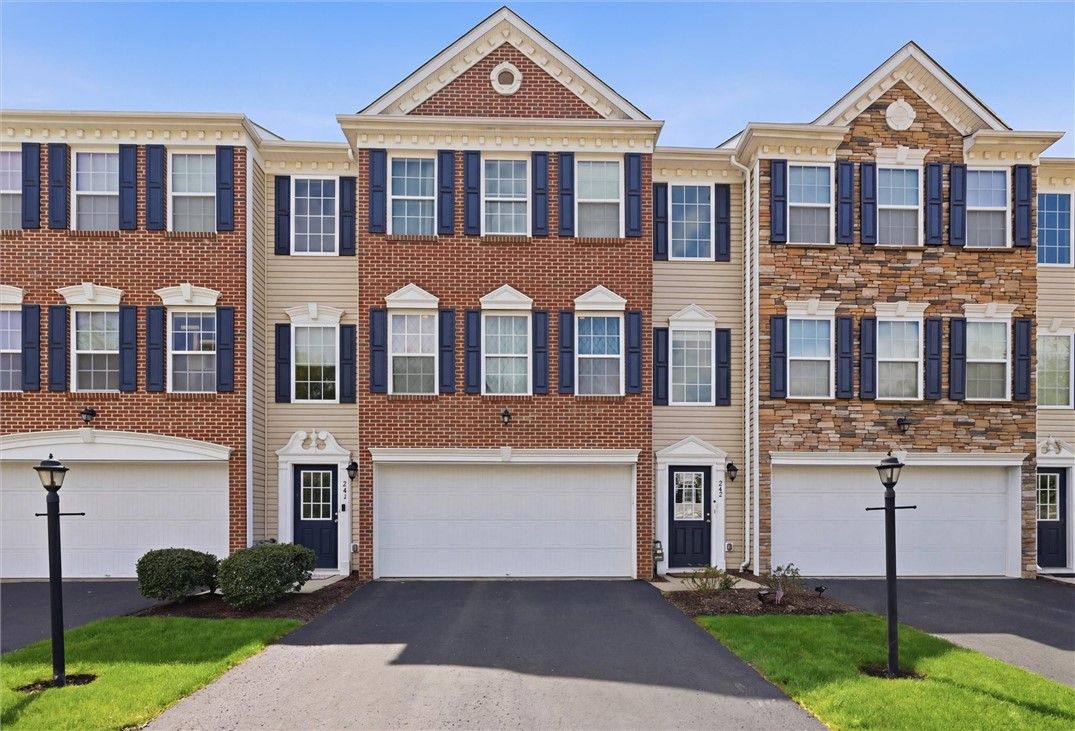 242 Grace Manor Dr — photo 1