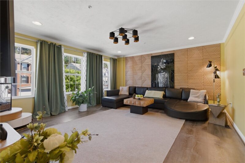 242 Grace Manor Dr — photo 2