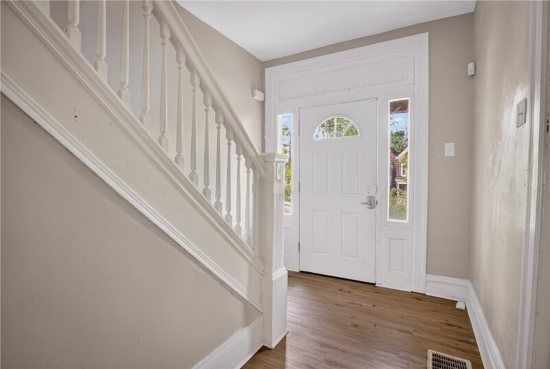 5404 Black St — photo 3