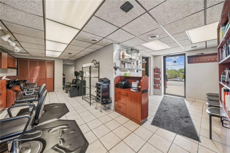 601 Lincoln Highway — photo 3