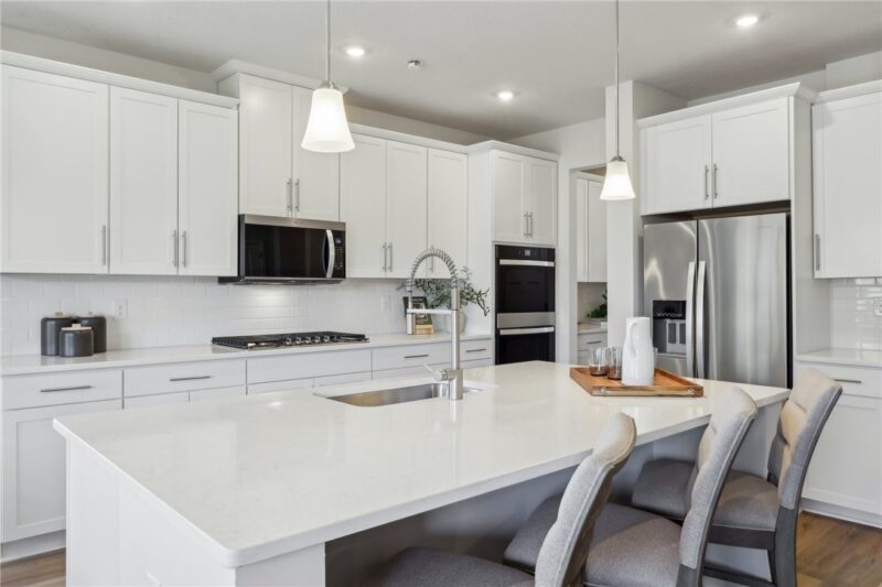 430 Barons Court — photo 8
