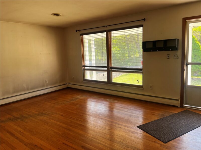 560 Sells Ln — photo 2