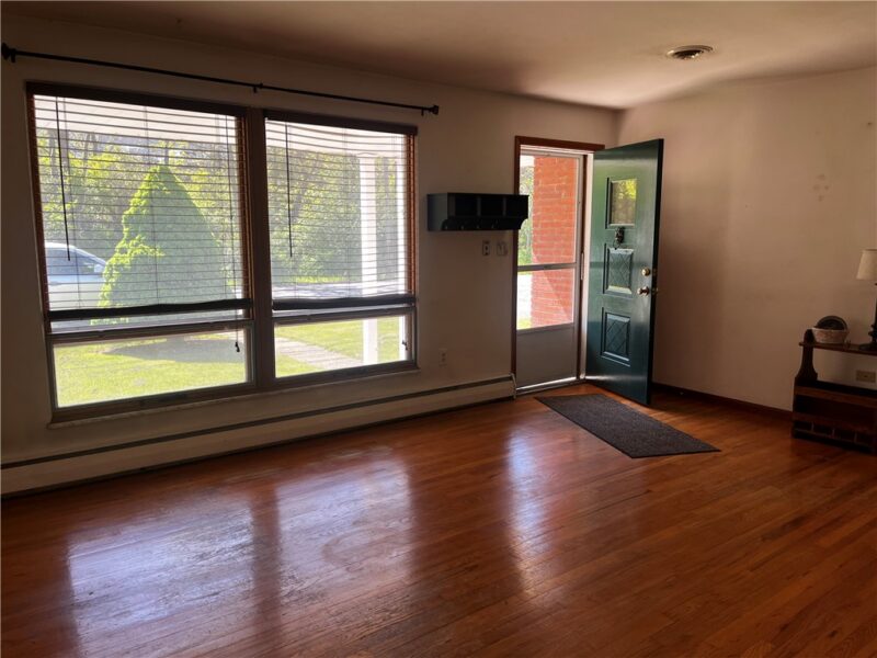560 Sells Ln — photo 3