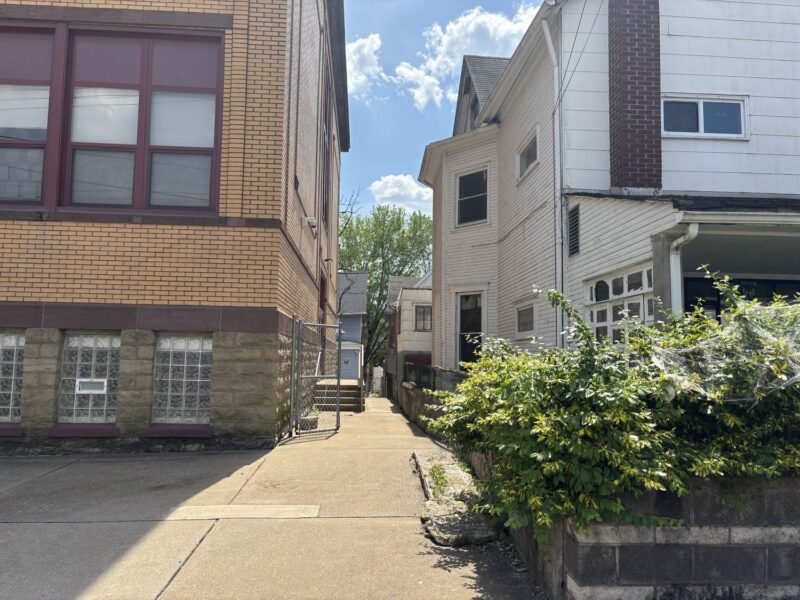 427 Agatha STREET — photo 2