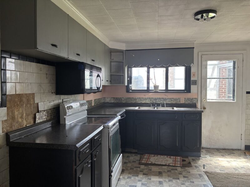 427 Agatha STREET — photo 5