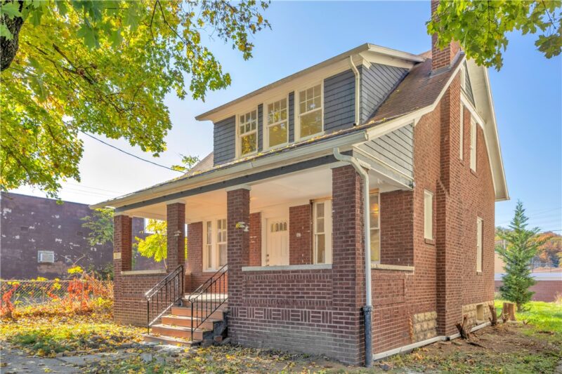 563 Coleman Ave — photo 2
