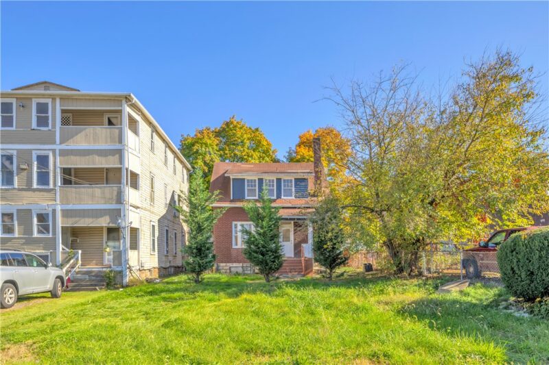 563 Coleman Ave — photo 4