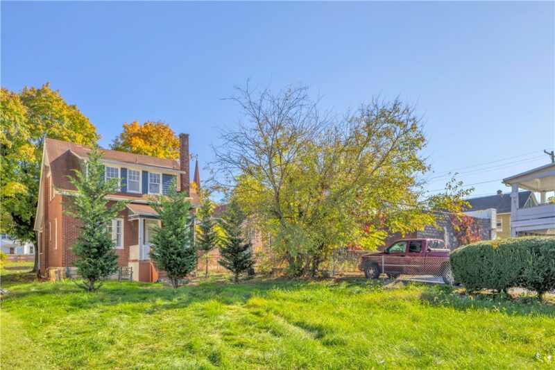 563 Coleman Ave — photo 5