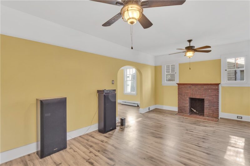 563 Coleman Ave — photo 8