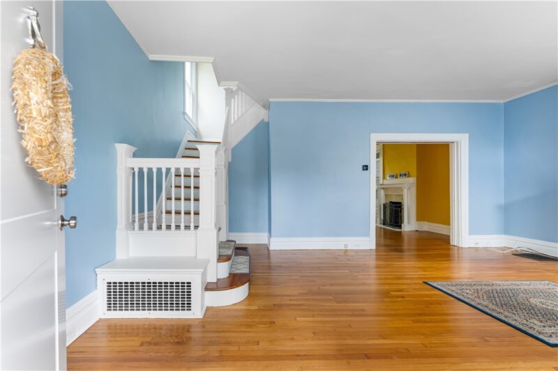 184 W Hutchinson Ave — photo 3