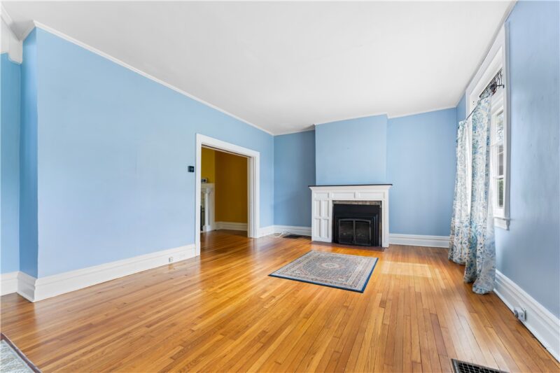 184 W Hutchinson Ave — photo 4