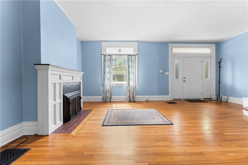 184 W Hutchinson Ave — photo 5
