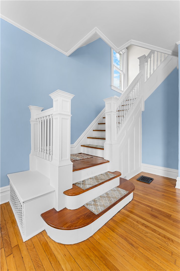 184 W Hutchinson Ave — photo 6