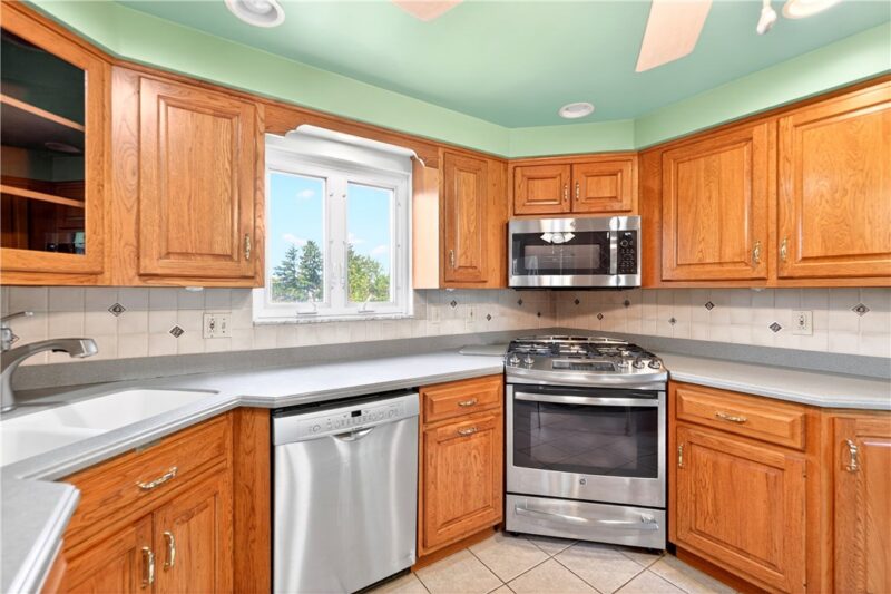 103 MINNOCK DRIVE — photo 2