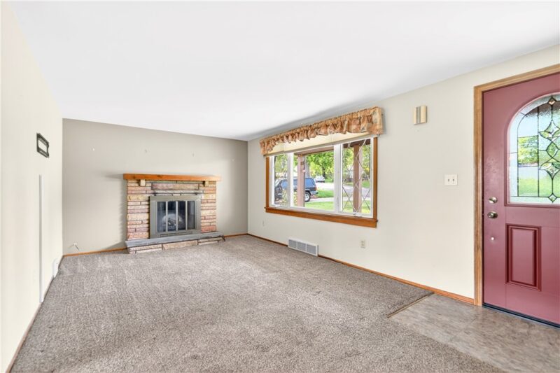 103 MINNOCK DRIVE — photo 4