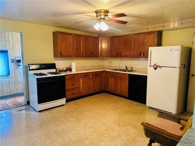 1421 Ridge Ave — photo 3