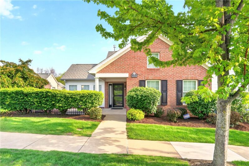 2104 Isleworth Ln — photo 4