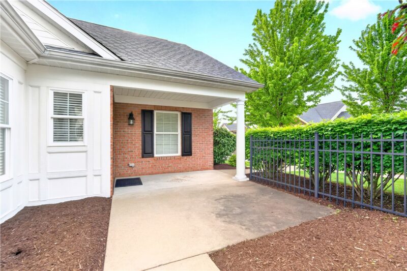 2104 Isleworth Ln — photo 6